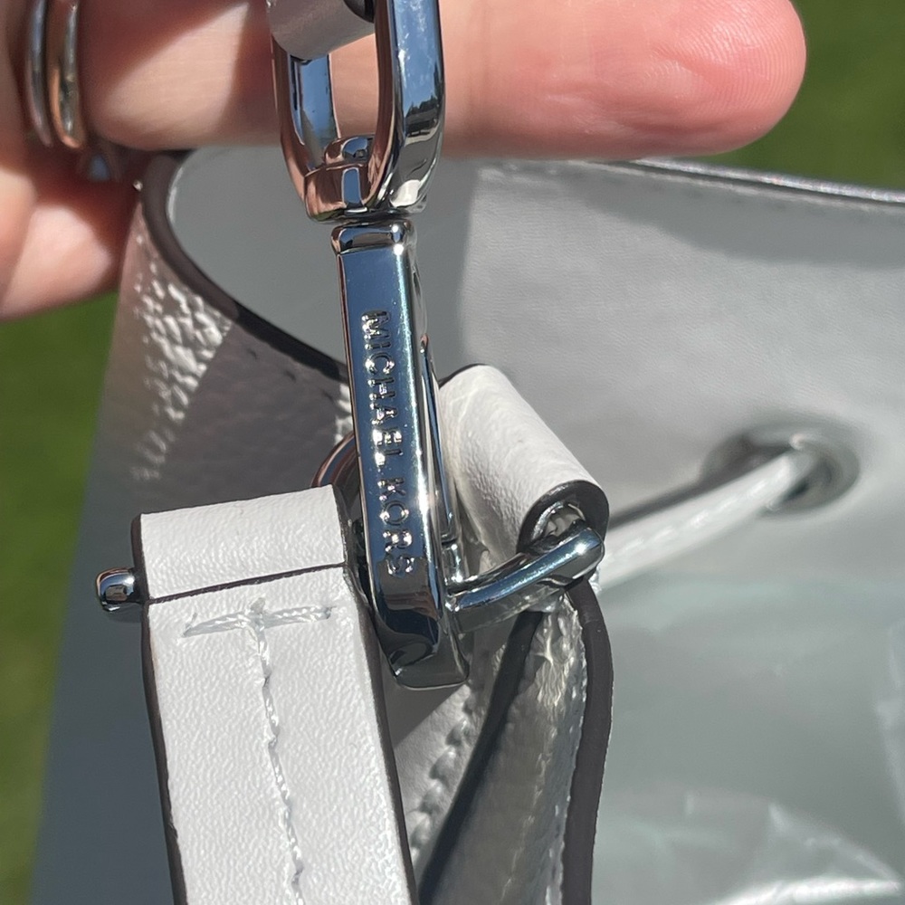 *Last One* Michael Kors Mercer Convertible Bucket Leather Bag - Picture 11 of 12